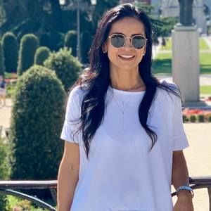 Meet your Posher, Stella